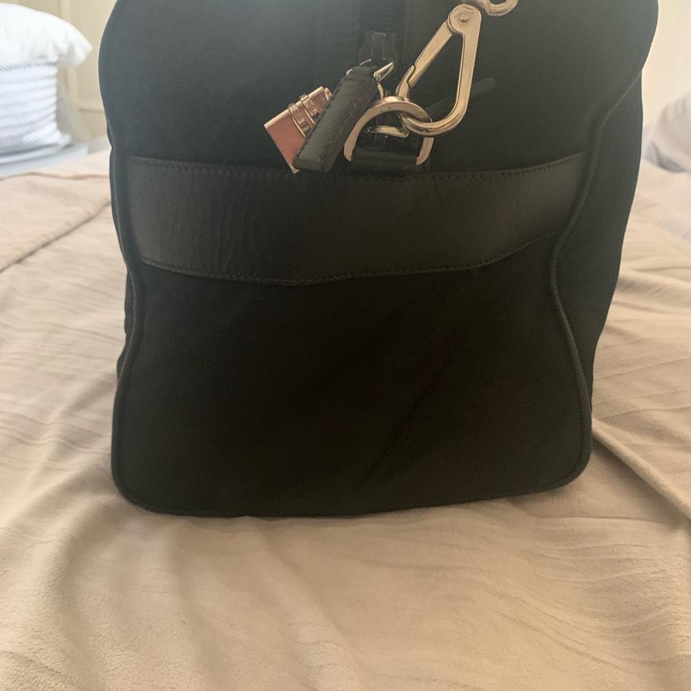 Prada Black Duffel Bag Sleek Durable Travel Essential - Picture 5 of 17